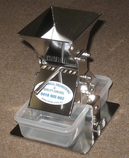 Micro riffle splitter, 16 × 3 mm.